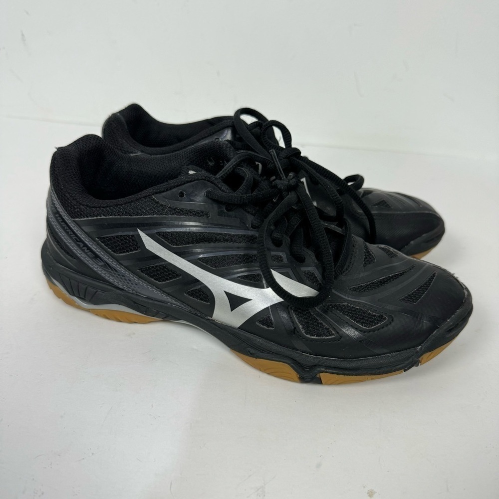 Mizuno black court shoes volleyball athletic